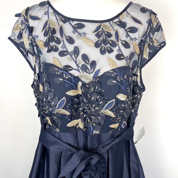 Xscape 3D Floral Applique Illusion Bodice Ball Gown In Navy Size 18W New - Picture 3 of 16